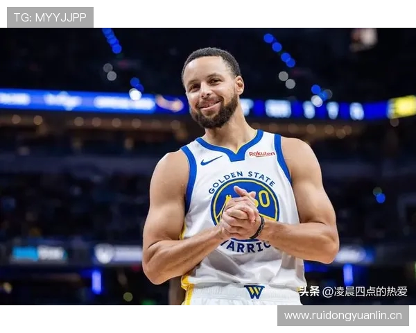 库里半场表现亮眼砍下15分5板4助助力球队取得领先